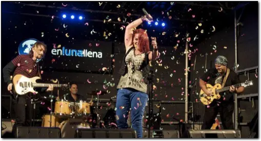 Grupo de pop/rock Lunáti-K en concierto "enLunallena"