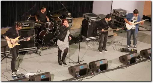 Grupo de pop/rock Lunáti-K en Directo