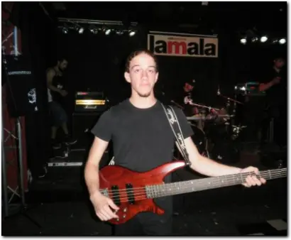 Bajista del  Grupo de Metal Semper