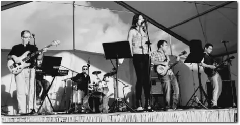 Actuación del grupo Ultima LLave